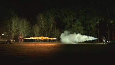 Pojedynek miotacza ognia i gaśnicy [wideo] 1