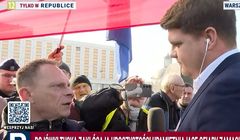 Wulgaryzmy w prawicowych stacjach. Reporter odpychany na kontrmanifestacji smoleńskiej