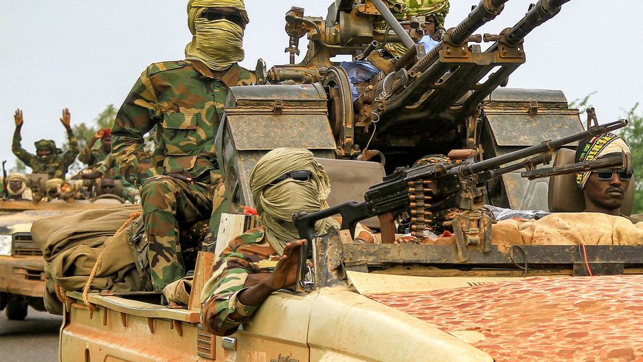 Archiwum zagraniczne East News 2023-08
Fighters ride in a vehicle moving in a military convoy accompanying the governor of Sudan's Darfur State during a stopover in the eastern Gedaref while on the way to Port Sudan on August 30, 2023. (Photo by AFP)
-