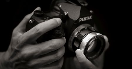 Pentax lata pracował nad nową lustrzanką APS-C i oto co z tego wynikło