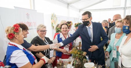 Rząd chce zapłacić kołom gospodyń wiejskich za zachęcanie do szczepień