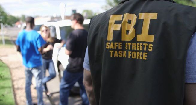 Komunikatory w służbie FBI. Biuro dostaje dane z WhatsAppa i iMessage