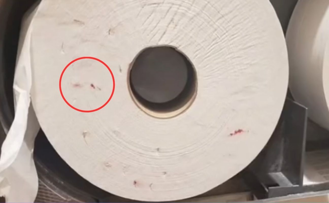 Widzisz takie ślady na papierze w publicznym WC? Lepiej uważaj