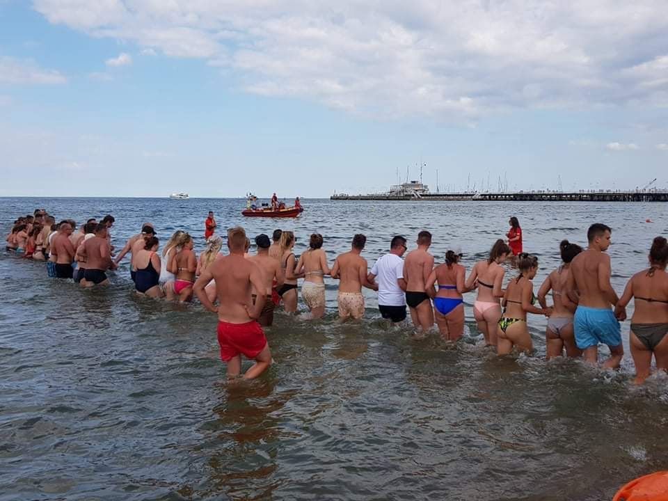 Łańcuch życie niedawno utworzyli również plażowicze w Sopocie 