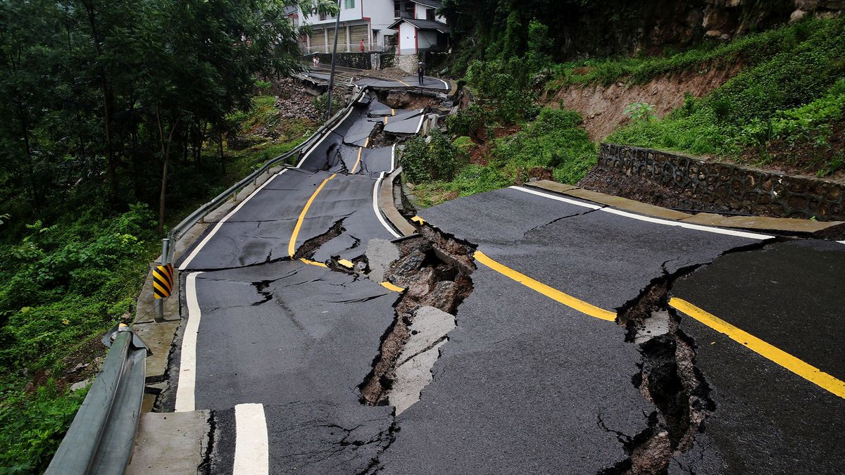 Chińska droga wygląda jak z filmu katastroficznego. Wszystko przez deszcz 1