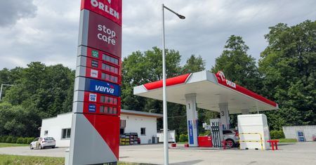 "Awarie dystrybutorów" na stacjach przed wyborami. Orlen ujawnia, ile na tym stracił