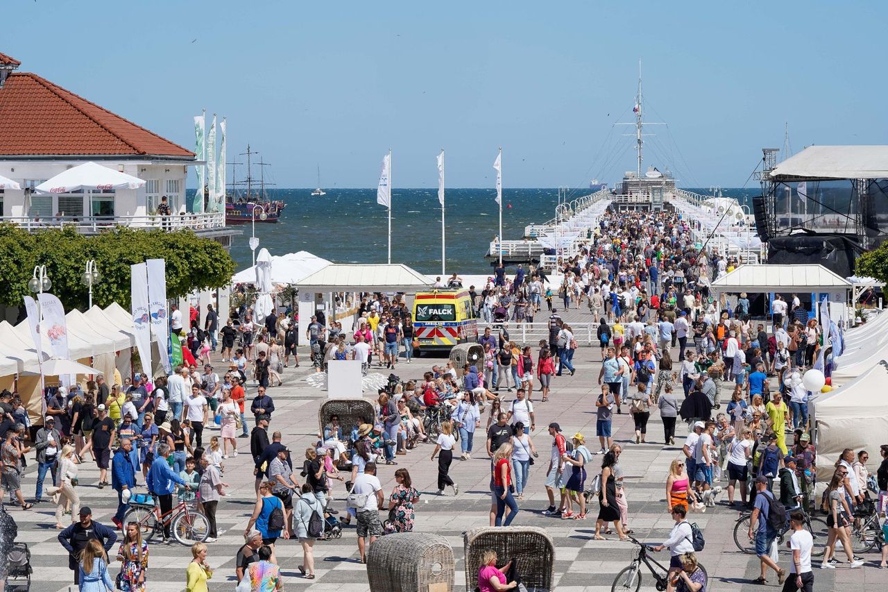 Finansują urlop kartą kredytową. Aż tylu Polakom brakuje do wakacji