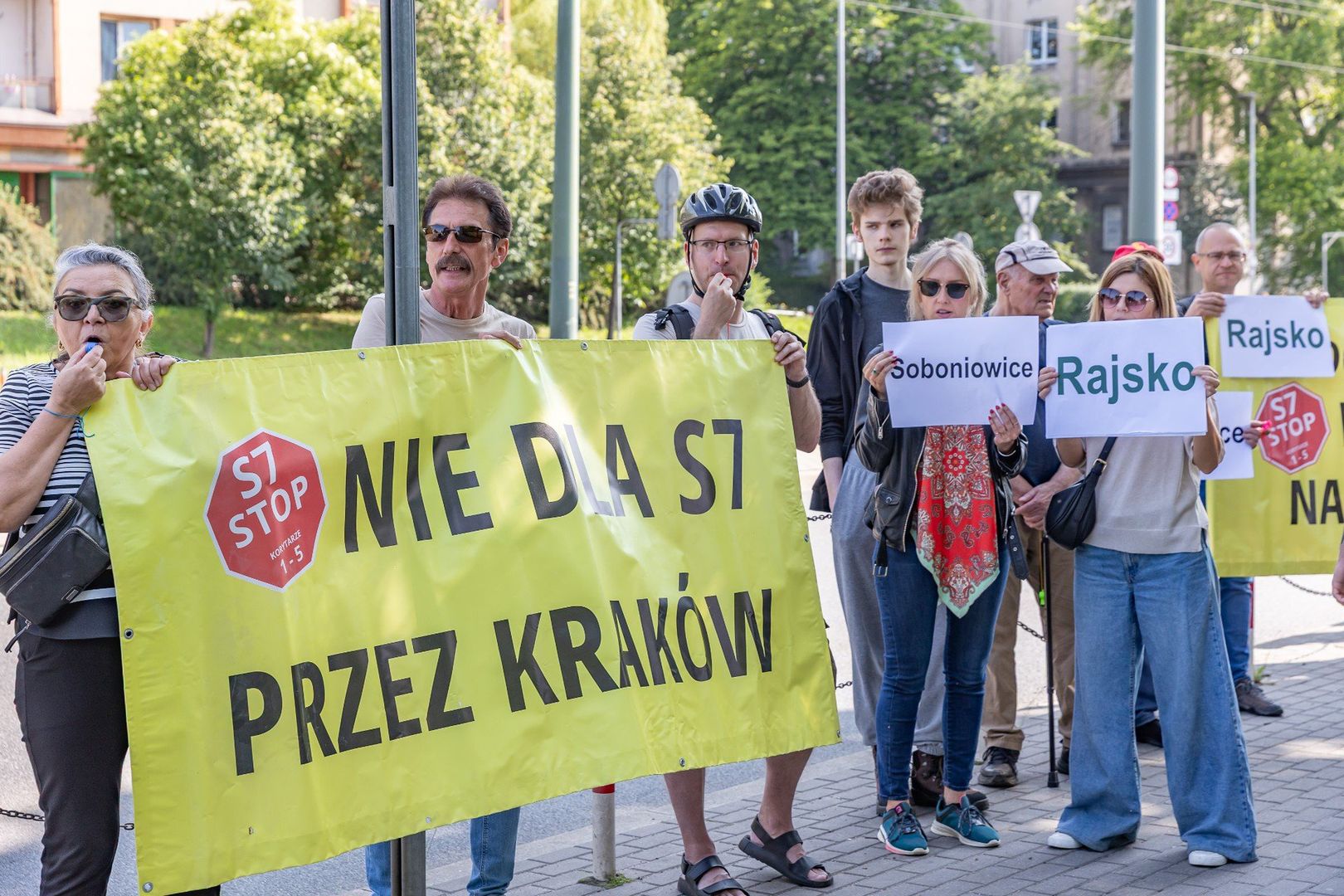 04.06.2025 KRAKOW PROTEST MIESZKANCOW W SPRAWIE BUDOWY S7 PRZEZ KRAKOW ULICA MOGILSKA GDKIA FOT. ANNA KACZMARZ / POLSKA PRESS