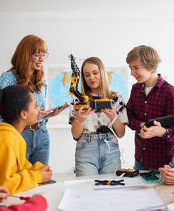 Równe szanse w świecie technologii – bezpłatne warsztaty w Klubie Cyfrowych Możliwości