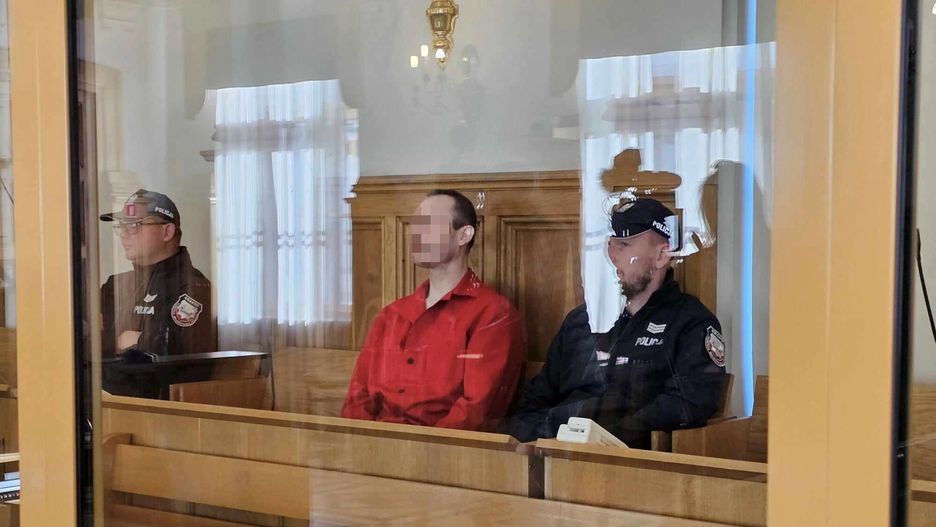 Proces oskar?onego o zab�jstwo wi?ziennej psycholog
AUTOR BEATA OLEJARKA SUPER EXPRESS
RZESZOW
RUSZYL PROCES ARTURA R OSKARZONEGO O ZABOJSTWO WIEZIENNEJ PSYCHOLOG 
N/Z OSKARZONY ARTUR R. 
09/11/2023
BEATA OLEJARKA