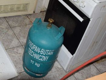Stare Juchy: Pijany mężczyzna celowo wypuszczał gaz na klatkę. Konieczna była ewakuacja mieszkańców bloku