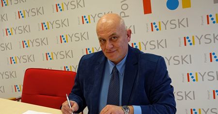 Szczepionka na COVID. Jest decyzja PiS ws. starosty, który zaszczepił się przed medykami