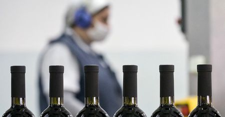 Przejęto ponad 760 litrów alkoholu z przemytu. Zostanie użyty do walki z koronawirusem