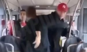 Skandaliczne sceny w pociągu pod Warszawą. Szarpali się z kierownikiem