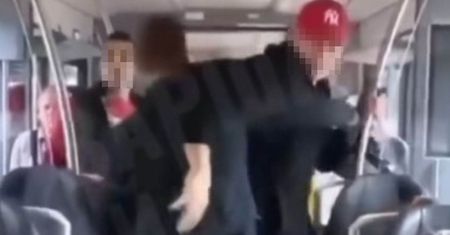 Skandaliczne sceny w pociągu pod Warszawą. Szarpali się z kierownikiem
