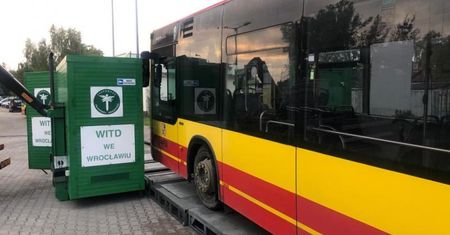 Kontrole autobusów we Wrocławiu. 10 zabranych dowodów i 6 niedopuszczonych do ruchu aut