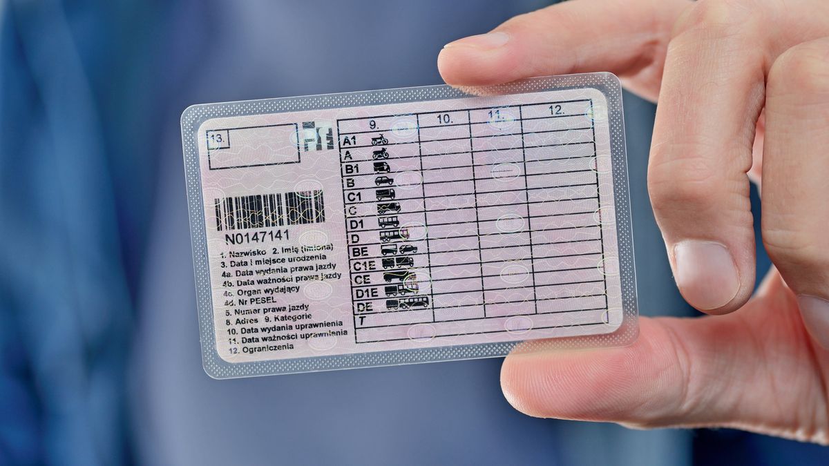 Bezterminowe prawa jazdy trzeba będzie wymienić w ciągu kilku lat