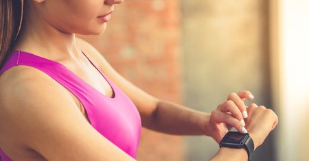 Dostał 65 lat za zabójstwo żony. Zdradziła go opaska na rękę Fitbit