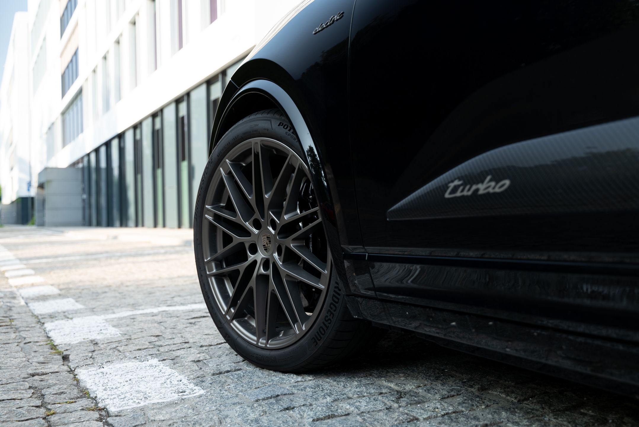 Porsche Macan Turbo EV