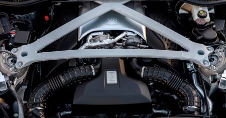 Aston Martin DB11 V8 (2017) - premiera