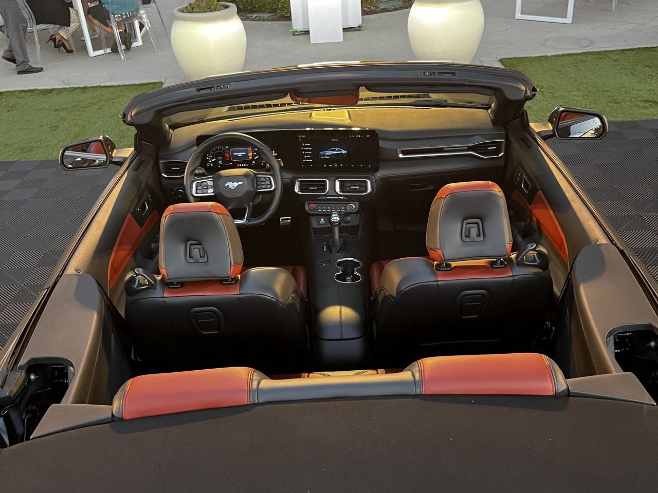 Wnętrze nowego Forda Mustanga