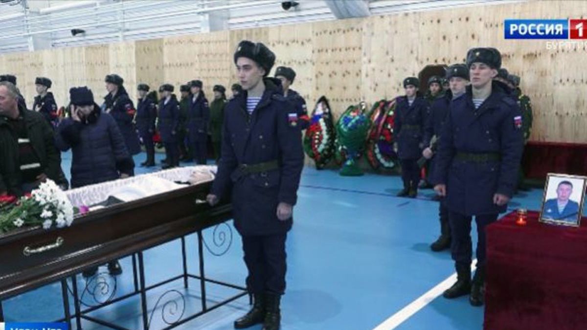 W Buriacji trwają pogrzeby poległych w wojnie w Ukrainie żołnierzy. W tym samym czasie są prowadzone zajęcia dla dzieci  