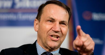 Słowa Sikorskiego rozsierdziły rząd. Fogiel reaguje