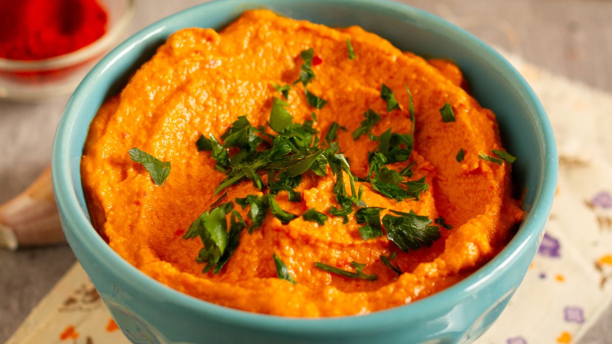 Pasta z ciecierzycy i pieczonej papryki do smarowania pieczywa