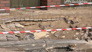 Warszawa: Poważna awaria wodociągowa na Bielanach. Zapadł się chodnik i jezdnia