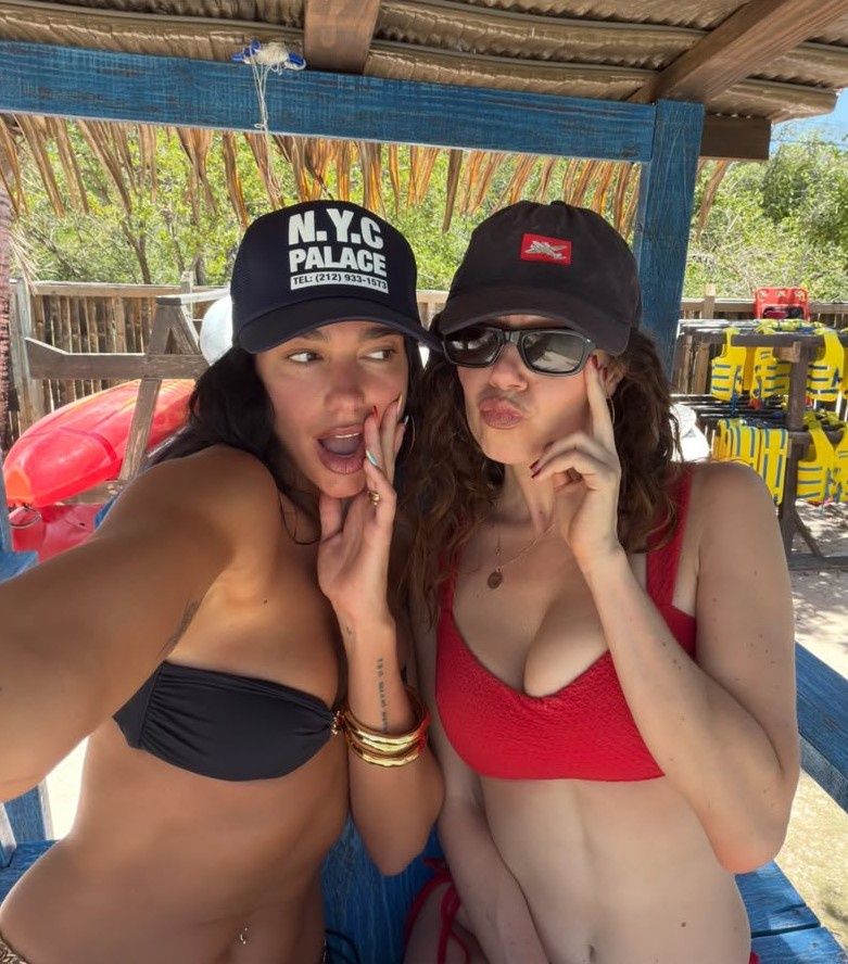 Dua Lipa i jej pocztówki z wakacji