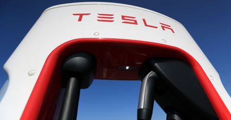 Niemcy. Tesla oferuje nawet 3,5 tys. euro. Zachęca Polaków
