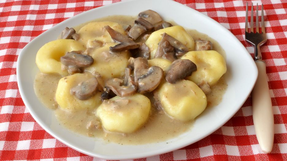 Kluski śląskie z sosem grzybowym