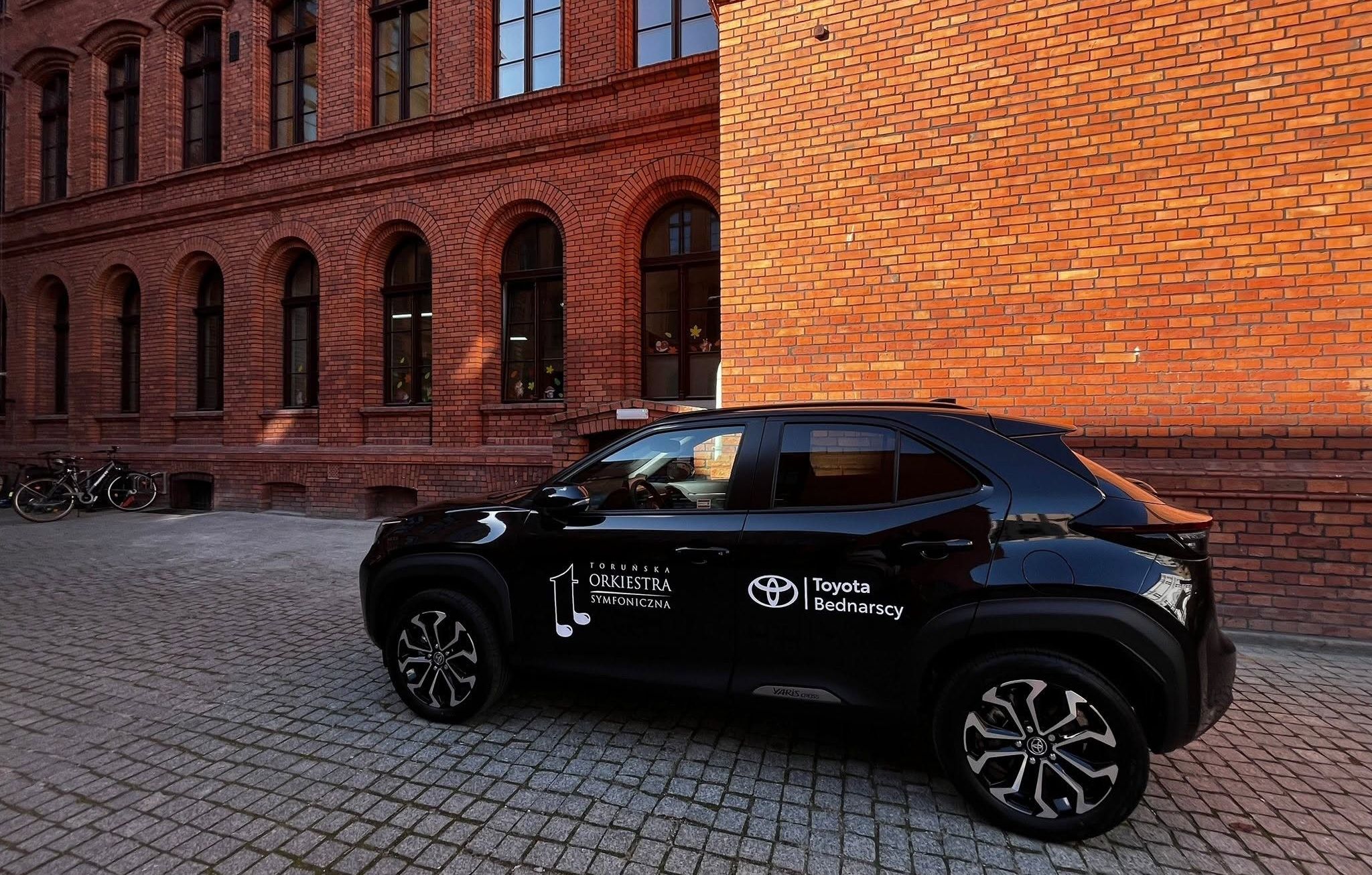 Toyota Bednarscy Toruń partnerem TOS