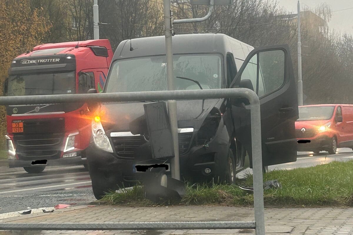 Zderzenie opla ze skodą na ul. Jana Pawła II w Lublinie