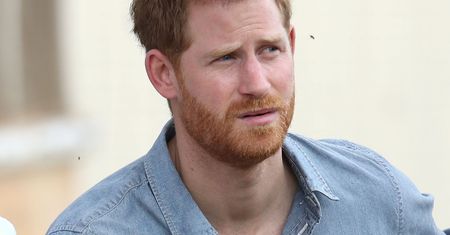 Książę Harry podciągnął koszulkę w czasie meczu. Paparazzi tylko na to czekali
