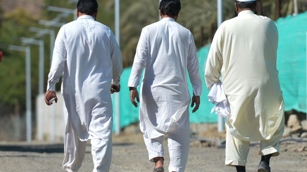 Na zdjęciu ludzie w ZEA