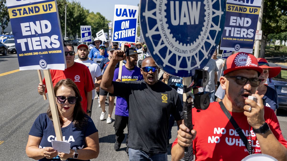 ONTARIO, CA - SEPTEMBER 26, 2023: Striking United Auto Workers (UAW) march in front of the Stellantis Mopar facility on September 26, 2023 in Ontario, California. They are striking to get a 36% wage increase, to end tiered pay and to convert temp workers to full-time.(Gina Ferazzi / Los Angeles Times via Getty Images)