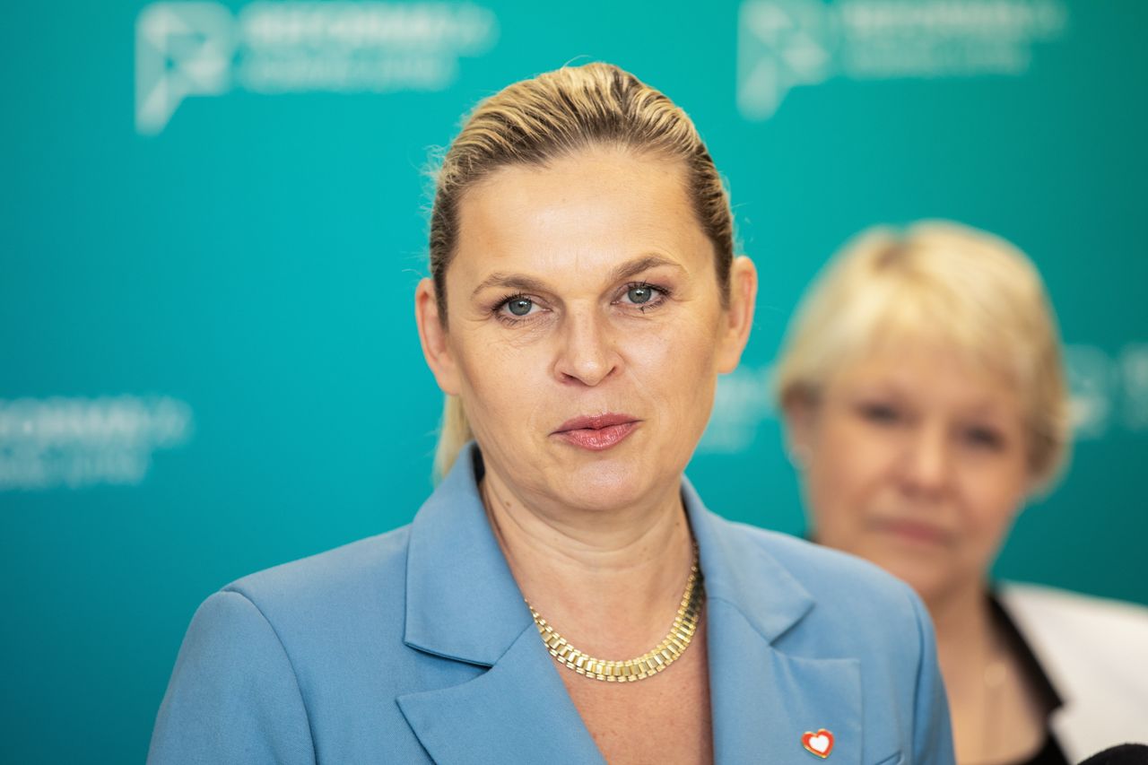 Zakaz używania smartfonów w szkołach. Decyzja rządu we wtorek