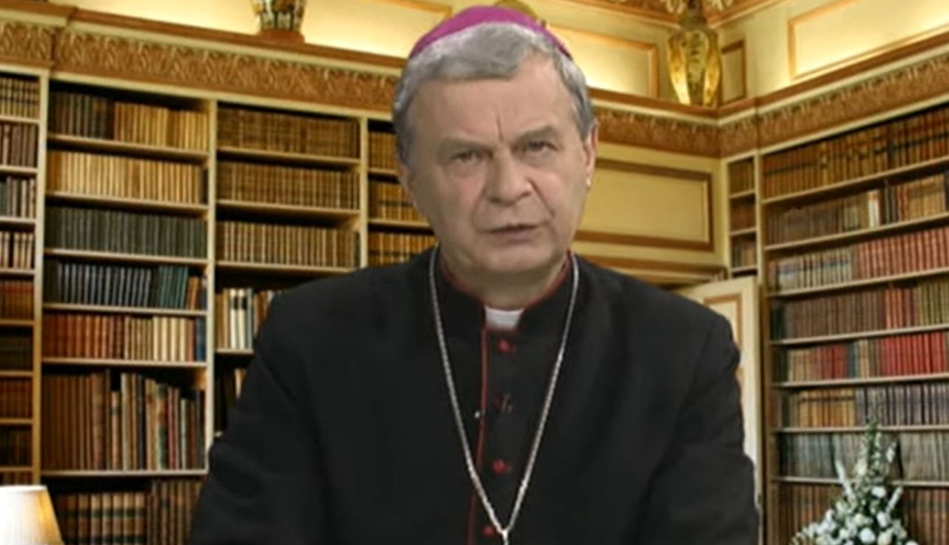 Biskup w telewizji Rydzyka radzi, jak spędzać wakacje. "Dobry moment"