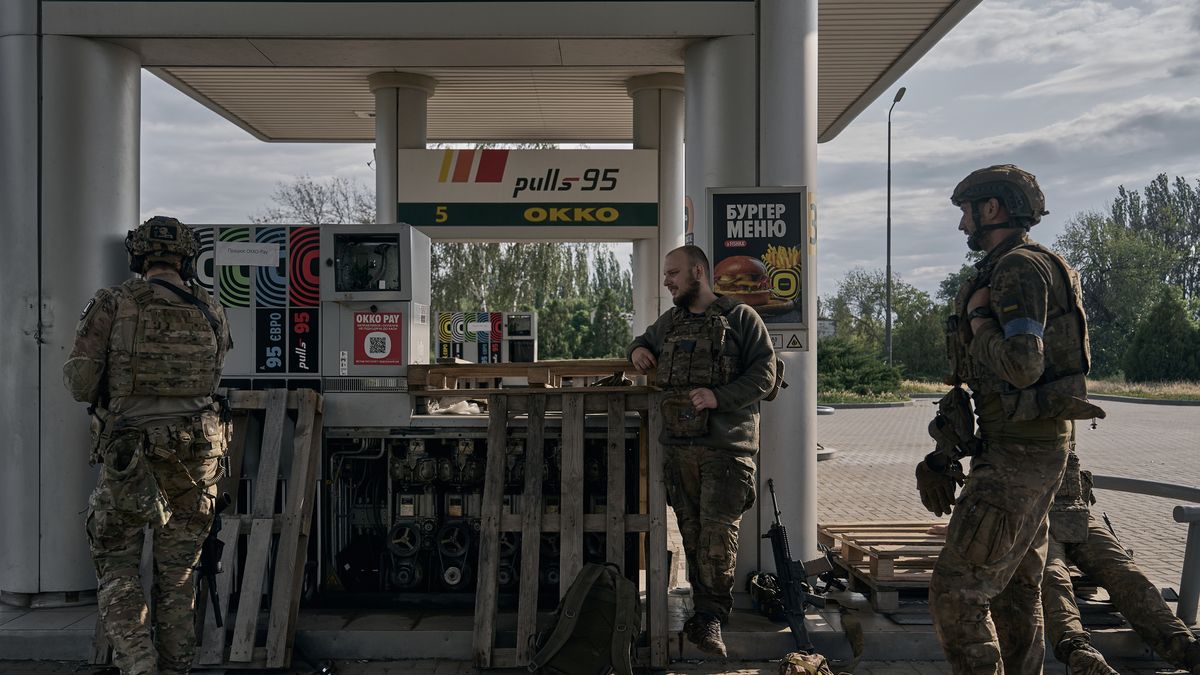 KOSTIANTYNIVKA, UKRAINE - JUNE 16: Soldiers rest at the destroyed OKKO gas station during military operations in the city on June 16, 2025 in Kostiantynivka, Ukraine. Russian forces have recently increased offensive activity as they attempt to capture Kostiantynivka in the Donetsk region of Ukraine, advancing on the town from three sides.(Photo by Kostiantyn Liberov/Libkos/Getty Images)