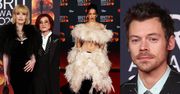 BRIT Awards 2026: Kelly i Sharon Osbourne, pierzasta Rosalia, dostojny Harry Styles... (ZDJĘCIA)