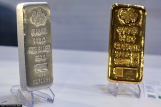 Akcje KGHM tracą. Intratny kontrakt nie pomógł. W tle taniejące srebro