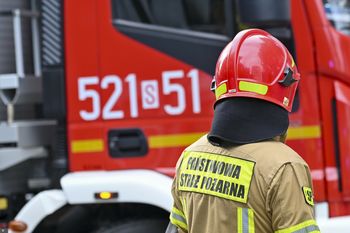 Falęcin: Pożar domu. Strażacy gasili ogień w nocy, wrócili rano dogaszać pogorzelisko