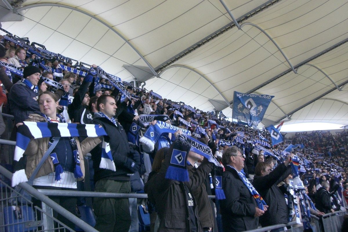 Kibice HSV w czasie meczu na stadionie