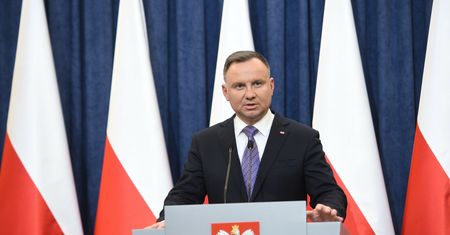 Prezydent zdradził? "Ludzie nie rozumieją banalnych spraw"