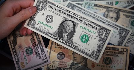 Dolar przebija kolejne poziomy. Amerykańska waluta najdroższa od roku