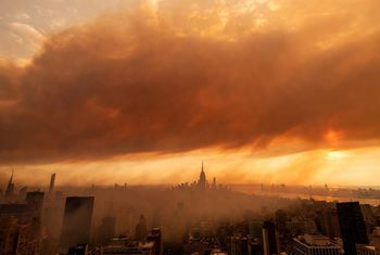 Kanada płonie – dym dociera do USA. Odwołane koncerty, mecze i ostrzeżenia przed tornadami