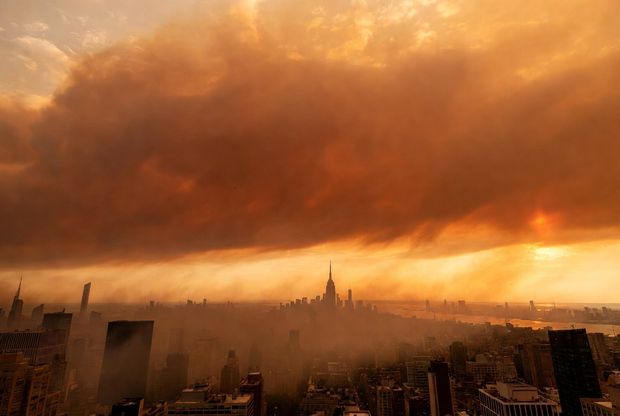 Kanada płonie – dym dociera do USA. Odwołane koncerty, mecze i ostrzeżenia przed tornadami