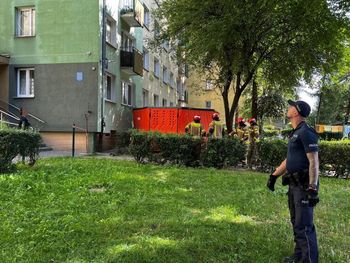 Lublin: Poszukiwany uciekał przez balkon, potem groził, że skoczy. Negocjacje trwały sześć godzin