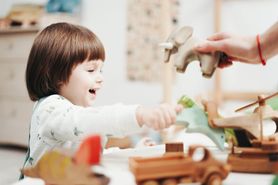 Gryzak drewniany – pomysł na prezent dla niemowlaka